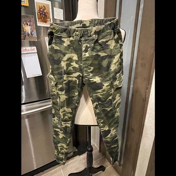 Almost Famous Camo Joggers - Picture 1 of 7